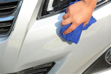 How to Remove Scratches from Auto Glass: A Comprehensive Guide to Restoring Clarity and Safety